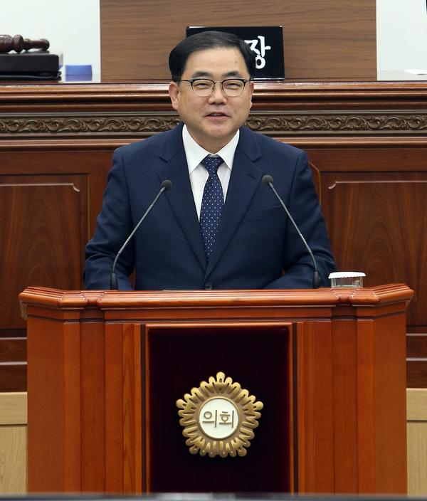 창원시, 경남 최초 중&middot;고교 신입생&lsquo;무상교복시대&rsquo;열다창원시, 경남 최초 중·고교 신입생‘무상교복시대’열다1.jpg