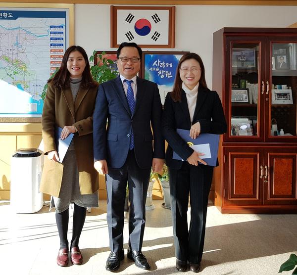 창원시, &lsquo;2018년 하반기 민원처리 우수공무원&rsquo; 선정창원시, ‘2018년 하반기 민원처리 우수공무원’ 선정.jpg