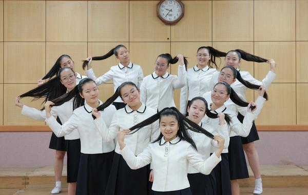 시립소년소녀합창단 졸업 단원, 소아암 어린이 위해 머리카락 기부시립소년소녀합창단 졸업 단원, 소아암 어린이 위해 머리카락 기부.jpg