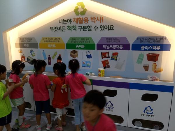 창원시,&lsquo;재활용품 분리배출 현장 체험교실&rsquo;호응 좋아1창원시,‘재활용품 분리배출 현장 체험교실’호응 좋아1.jpg