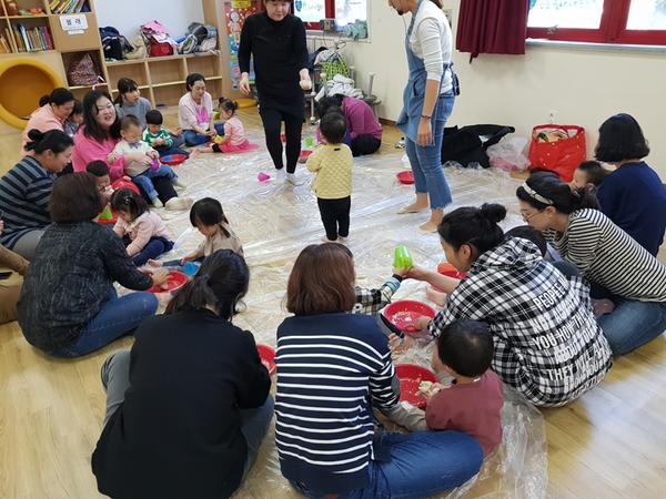 창원시 공동육아나눔터, 오감자극 미술수업 즐거워요!.창원시 공동육아나눔터, 오감자극 미술수업 즐거워요!.jpg