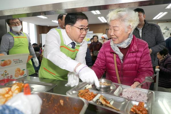 허성무 시장, 금강노인종합복지관서 현장체험활동1허성무 시장, 금강노인종합복지관서 현장체험활동1.jpg