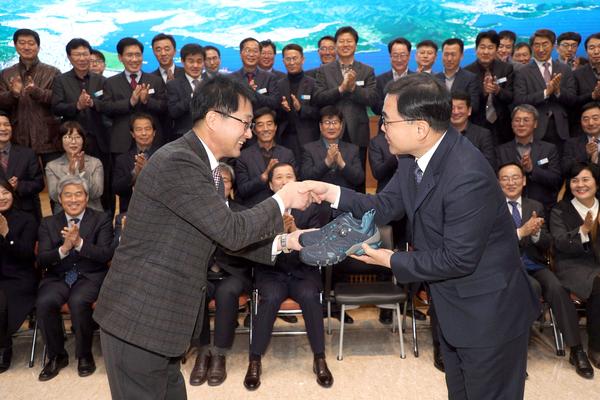 허성무 창원시장, 일선 행정에도&lsquo;소통의 힘&rsquo;전파.허성무 창원시장, 일선 행정에도‘소통의 힘’전파.jpg