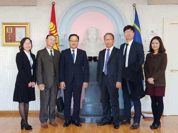                  창원시, 몽골 다르항올도와 관광.산업 분야 손잡다1창원시, 몽골 다르항올도와 관광.산업 분야 손잡다1.jpg