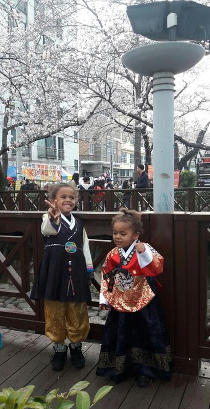 창원시, 가고파국화축제 기간 &lsquo;야외 한복 체험부스&rsquo;운영 (군항제 한복체험).jpg창원시, 가고파국화축제 기간 ‘야외 한복 체험부스’운영 (군항제 한복체험).jpg