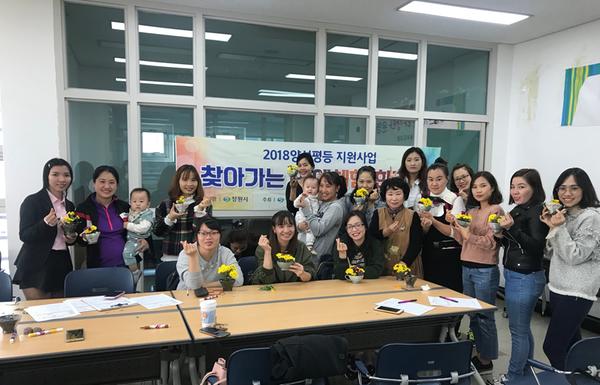 창원시, 결혼이민자를 위한 공예체험 성황리에 종결 (여성청소년보육과) (1)창원시, 결혼이민자를 위한 공예체험 성황리에 종결 (여성청소년보육과) (1).jpeg