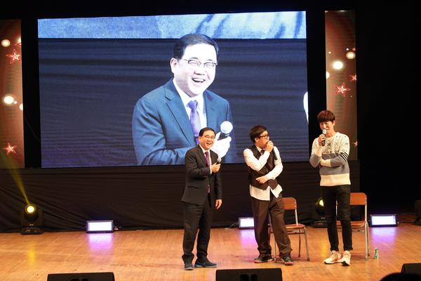 창원시 노사민정협, &lsquo;시민과 함께하는 개그힐링콘서트&rsquo;창원시 노사민정협, ‘시민과 함께하는 개그힐링콘서트’.jpg