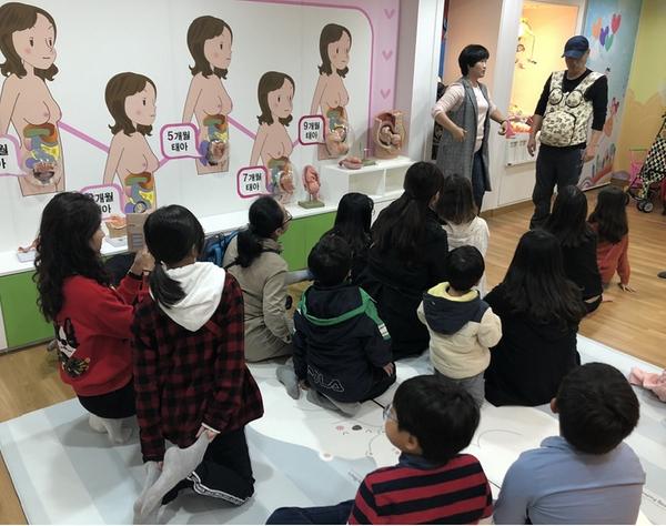 창원시,&lsquo;다문화가족 자녀와 부모가 함께하는 성교육&rsquo;실시창원시,‘다문화가족 자녀와 부모가 함께하는 성교육’실시.jpg