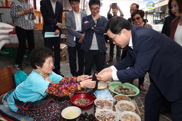                                   허성무 창원시장, 추석 명절 앞두고 민생탐방허성무 창원시장, 추석 명절 앞두고 민생탐방2.jpg