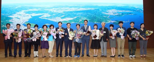              허성무 창원시장, 표창 수여식에서도 소통은 계속된다허성무 창원시장, 표창 수여식에서도 소통은 계속된다1.jpg