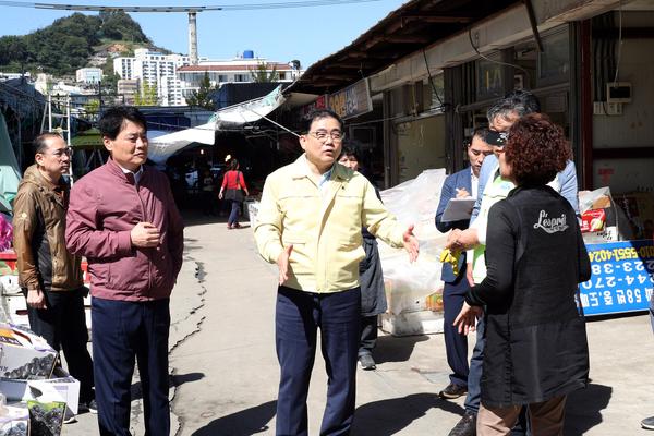                  허성무 창원시장, 복구현장 격려 (경제기업사랑과)허성무 창원시장, 복구현장 격려 (경제기업사랑과) (1).jpg