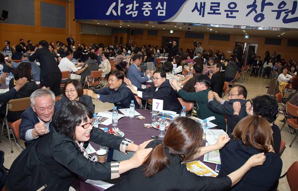                     &lsquo;시민정책 토론의 장&rsquo;서 다양한 아이디어 쏟아졌다‘시민정책 토론의 장’서 다양한 아이디어 쏟아졌다.jpg