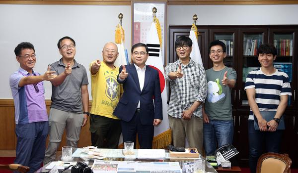                                 허성무 창원시장,&ldquo;창원만의 특색 살린 관광 추진&rdquo;허성무 창원시장,“창원만의 특색 살린 관광 추진” (관광과) (3).jpg