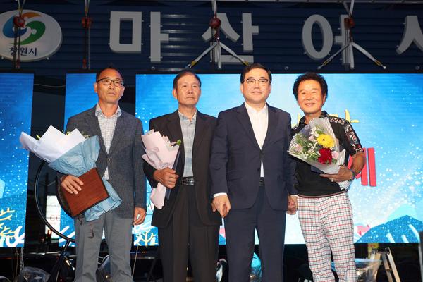                                                제18회 마산어시장수산물축제 개막제18회 마산어시장수산물축제 개막 (창원시 경제기업사랑과) (2).jpg