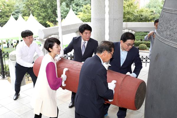                                  창원시, 73주년 광복절 창원대종 타종행사 열려창원시, 73주년 광복절 창원대종 타종행사 열려1.jpg