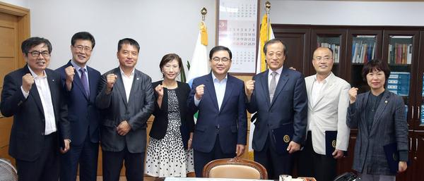                      허성무 시장 &ldquo;기업&middot;시민 입장서 불필요한 규제개혁&rdquo;.허성무 시장 “기업·시민 입장서 불필요한 규제개혁”.jpg