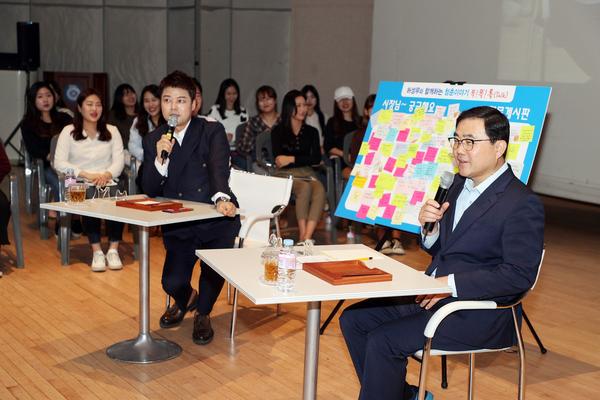                  허성무 시장, 대학생들과 &lsquo;청년의 꿈&rsquo;이야기하다허성무 시장, 대학생들과 ‘청년의 꿈’이야기하다.jpg