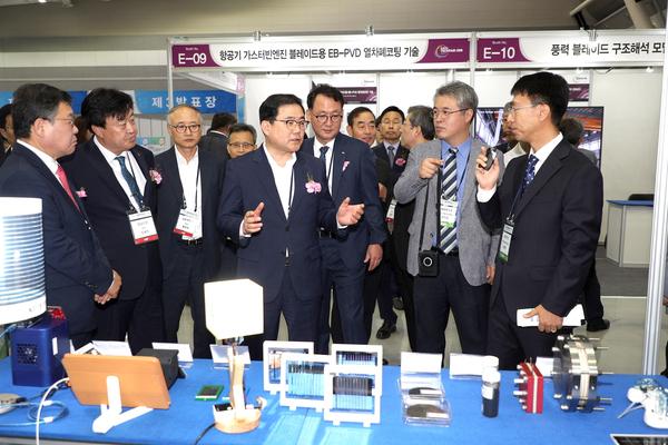                        대한민국의 첨단 재료&middot;소재기술 상용화 견인한다대한민국의 첨단 재료·소재기술 상용화 견인한다.jpg