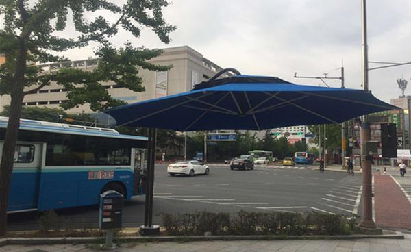                       지난해 폭염대비 그늘막 설치 모습지난해 폭염대비 그늘막 설치 모습.jpg