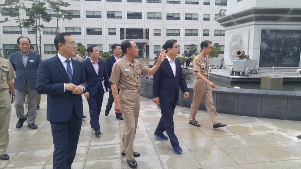                 허성무 창원시장 군 방문 일정으로 해군사관학교 찾아 허성무 창원시장 군 방문 일정으로 해군사관학교 찾아 (2).jpg