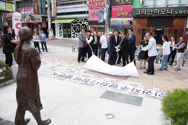                인권자주평화다짐비 명판 제막식 인권자주평화다짐비 명판 제막식 (1).jpg