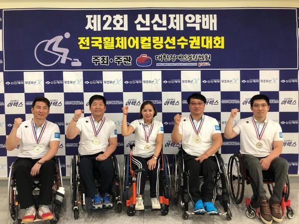               창원시립곰두리 휠체어컬링팀, &lsquo;제2회 신신제약배 전국휠체어컬링선수권대회&rsquo; 우승 창원시립곰두리 휠체어컬링팀, ‘제2회 신신제약배 전국휠체어컬링선수권대회’ 우승 (2).jpg