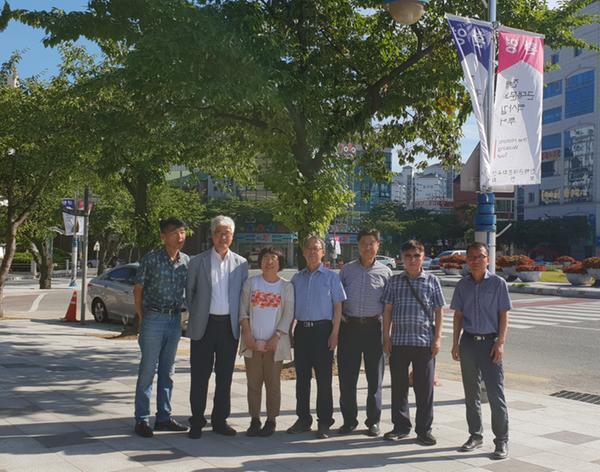 진해근대문화유산보전회와 진해문화원 관계자진해근대문화유산보전회와 진해문화원 관계자.jpg