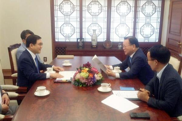 허성무 시장, 행안부 장관 만나 &lsquo;민주화운동기념관 건립&rsquo; 등 지역현안 건의 (기획예산실 기획관) (2).허성무 시장, 행안부 장관 만나 ‘민주화운동기념관 건립’ 등 지역현안 건의 (기획예산실 기획관) (2).jpg