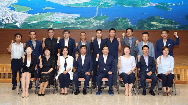                    창원시 남북교류협력사업 추진위원회 위촉식 및 간담회창원시 남북교류협력사업 추진위원회 위촉식 및 간담회.jpg