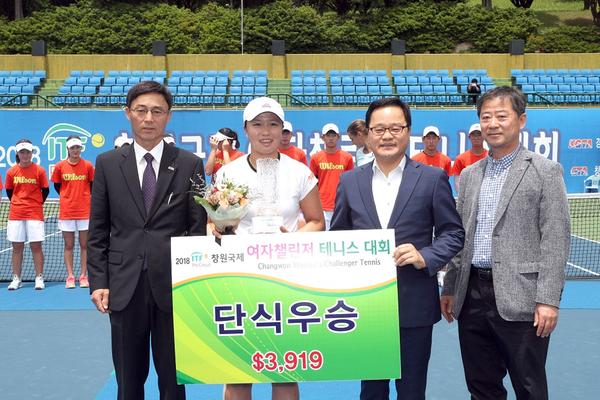                     대만 Ya-Hsuan LEE 여자단식 정상에 올라 '2018 ITF 창원국제 여자챌린저 테니스대회' 대만 Ya-Hsuan LEE 여자단식 정상에 올라 (1).jpg