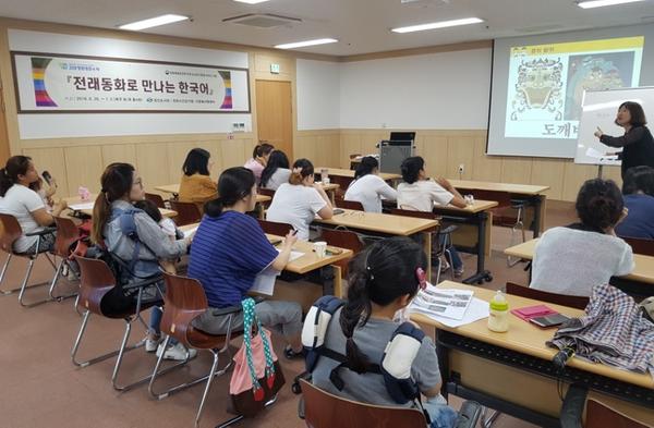              창원시,&lsquo;전래동화로 배우는 한국어교육&rsquo;실시창원시,‘전래동화로 배우는 한국어교육’실시.jpg