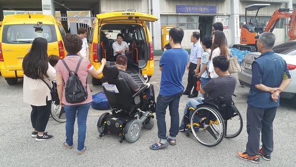                      창원시, 교통약자 특별교통수단 시승식 개최 창원시, 교통약자 특별교통수단 시승식 개최 (2).jpg