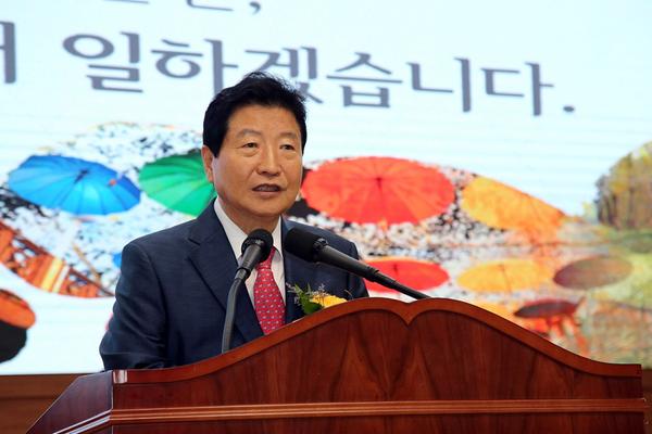                      제2대 안상수 창원시장 이임식 제2대 안상수 창원시장 이임식 (1).jpg
