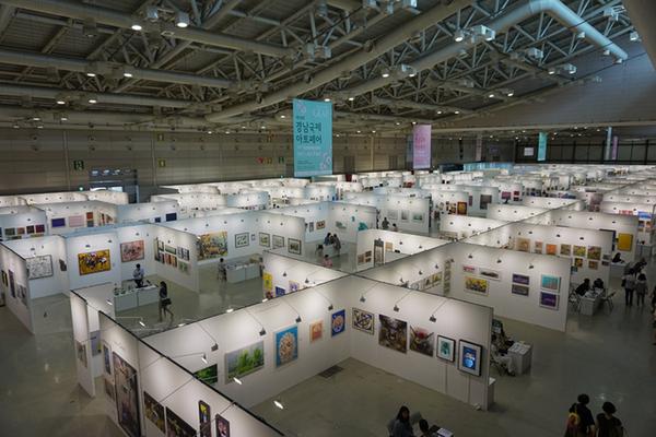                    GIAF 2018 포스터GIAF2017 전경사진.JPG