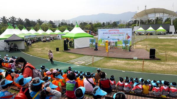                              식품안전의 날 기념 늘해랑 사생대회 개최 식품안전의 날 기념 늘해랑 사생대회 개최 (1).jpg
