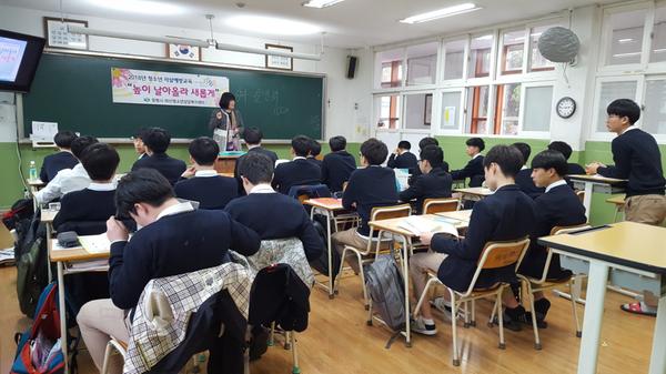                          청소년자살예방프로그램 진행 청소년자살예방프로그램 진행 (2).jpg