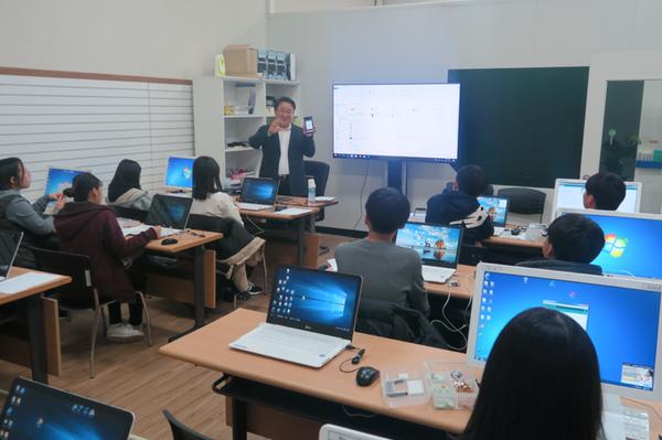                 창원과학체험관, 2018년 무한상상실 운영 창원과학체험관, 2018년 무한상상실 운영 (2).JPG