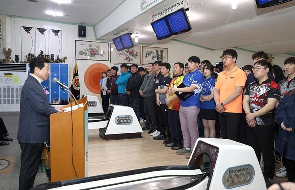                     2018 진해군항제기념 오픈 볼링대회2018 진해군항제기념 오픈 볼링대회 성황리에 개최 (체육진흥과) 2.jpg
