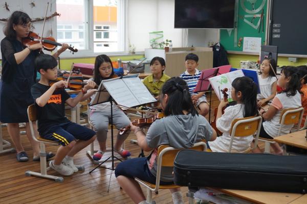                       마산 진동초등학교 방과후 프로그램( 바이올린 교실).크기변환_마산 진동초등학교 방과후 프로그램( 바이올린 교실).jpg