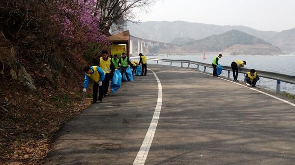                귀산동 마창대교 하부쉼터 환경정비 귀산동 마창대교 하부쉼터 환경정비 (3).jpg