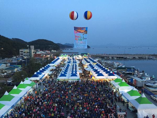                               지난해 미더덕축제 1미더덕축제 1.jpg