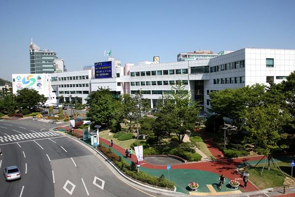                창원시청 전경사진(이동신문고 운영)창원시청 전경사진(이동신문고 운영).jpg