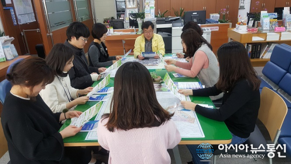 4일 창원시 진해구 임홍택 중앙동장 주재로 시행한 &lsquo;창원특례시&rsquo; 교육 모습