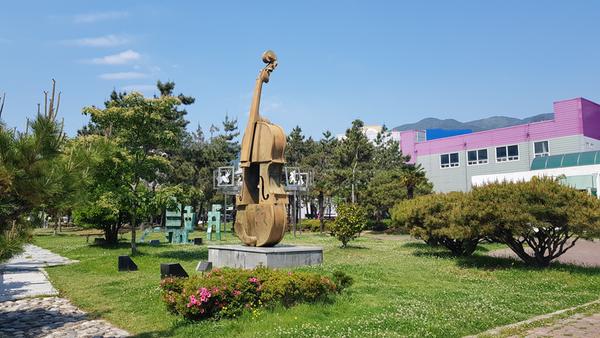 창원시 마산조각공원의 조각품