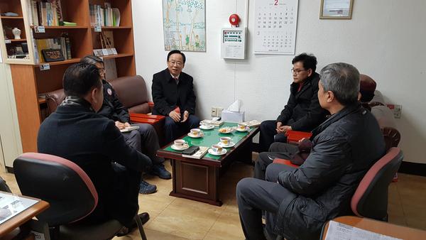이주영 국회의원 마산문학관 방문