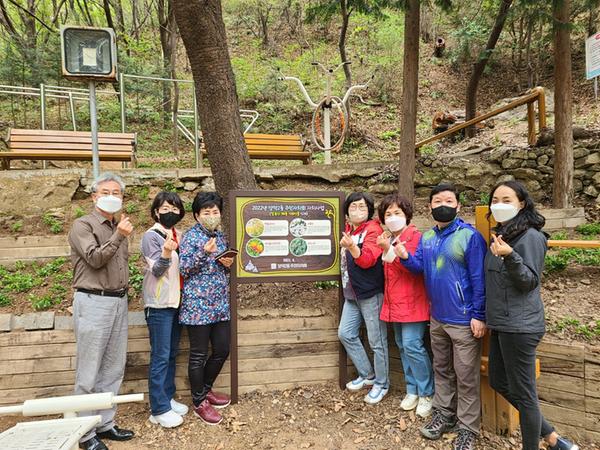 팔룡산 등산로 해충기피식물 식재1