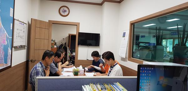 임원진 회의 장면