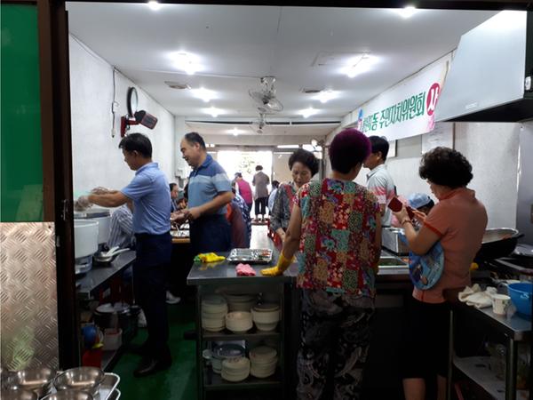 급식봉사 사진