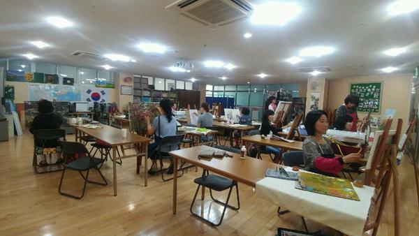 서양화반 수업모습입니다. 