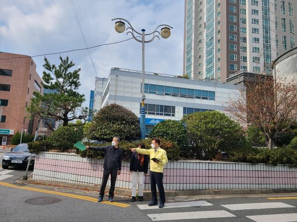 2022. 3. 11.(금) 상남동 덕산베스트텔 사거리 불법 주정차 단속장비(cctv)설치 예정지 점검